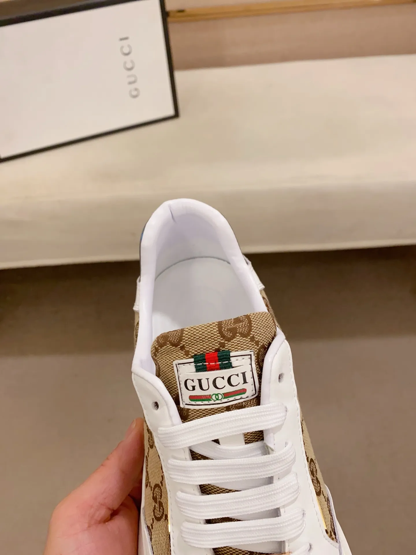 Men's shoes💰 420💰The new GUCCI (Gucci) counters are launched simultaneously. The new men's shoes, 😘fabrics are selected from imported cowhide, and the lining is sheepskin lining. 👍🏿 High-end ☄️ air-cushion molded anti-slip rubber outsole, exquisite lines, simple and elegant, comfortable and high-end for leisure travel. Code number: 38 to 44 (45 can be customized and cannot be returned or exchanged)